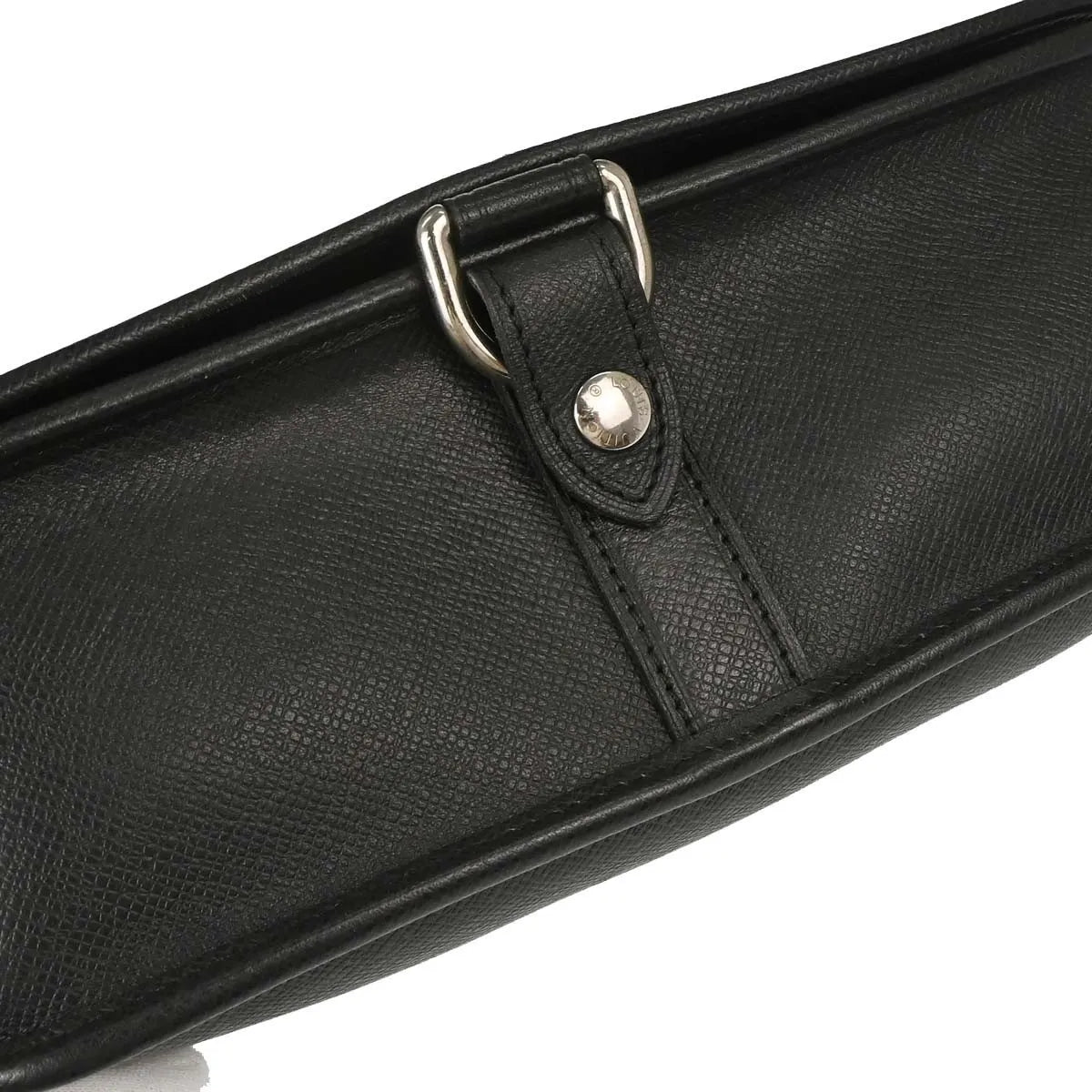 Louis Vuitton Andrei Messenger Taiga Leather, Black, Leather, Shoulder Bag